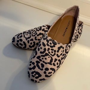NWT Cheetah Flats